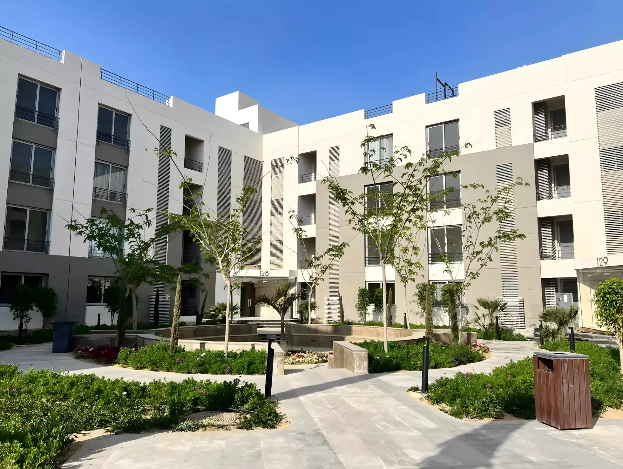 Residential courtyard and landscaped surroundings at Palm Parks